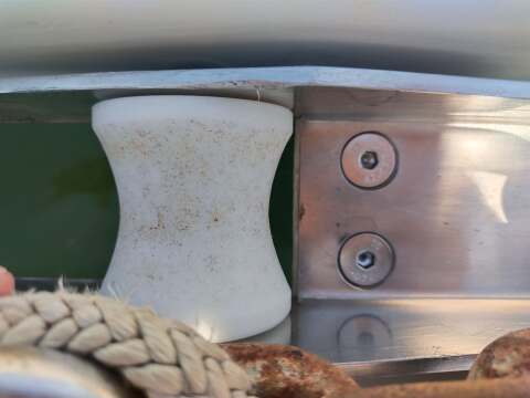 New anchor roller fitted on a bow fitting – SailorOne