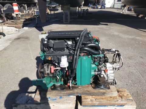 Marine diesel engine removed for overhaul on the quay – SailorOne